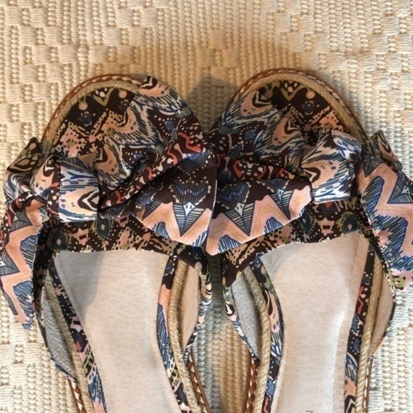 Caslon Darcie Morrocan Bow Fabric Slide Sandal 6.5 - Picture 13 of 13